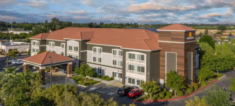 温德姆旗下拉昆塔温德姆酒店套房-维塞利亚/红杉树门户(La Quinta Inn & Suites by Wyndham Visalia/Sequoia Gateway)图片