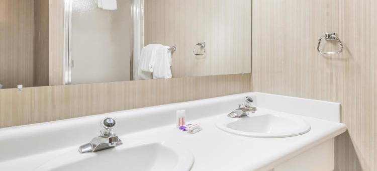 代顿波依大道骑士酒店(Knights Inn Dayton at Poe Ave)图片