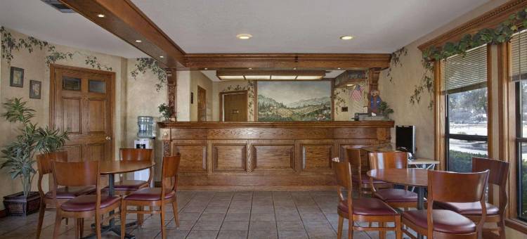 红狮酒店及套房莱莫尔(Travelodge by Wyndham Lemoore Near Naval Air Station)图片