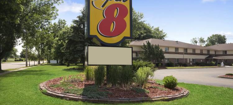 怀特沃特速8酒店(Super 8 by Wyndham Whitewater WI)图片