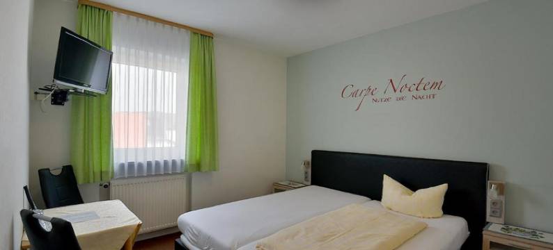 格鲁纳鲍姆餐厅酒店(Café Und Hotel Zum Grünen Baum)图片