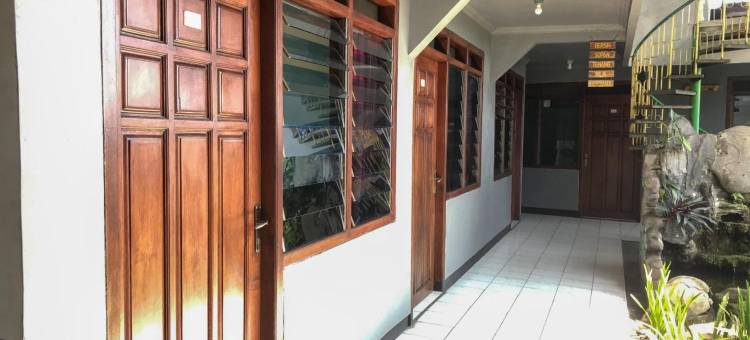 OYO 90132莱雅马斯酒店(Hotel Lie Mas Prigen Pasuruan Mitra RedDoorz)图片