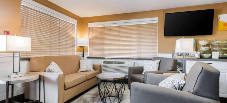 锡尔弗代尔班戈 - 基波特凯艺套房酒店(Quality Inn & Suites Silverdale Bangor-Keyport)图片