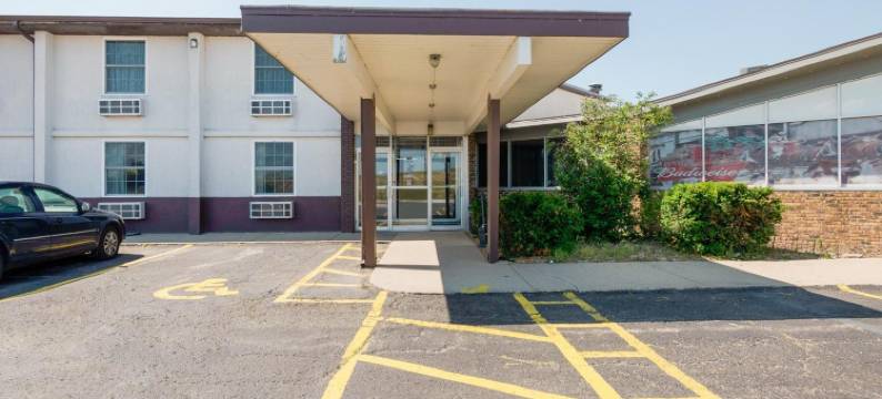 OYO伊利诺伊莫顿皮奥里亚I-74酒店(OYO Hotel Morton East Peoria I-74)图片