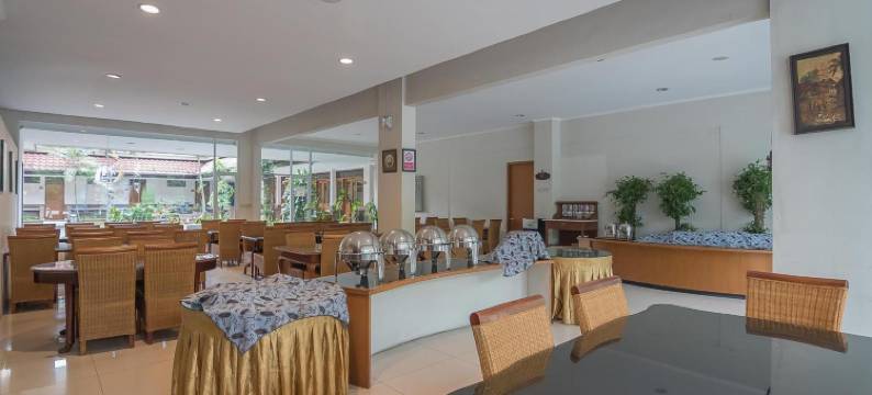 耶赫兹基尔苏拉帕西米特拉红门酒店(Hotel Yehezkiel Surapati Mitra RedDoorz)图片