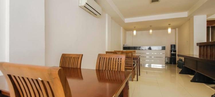 红多兹高级酒店-靠近勿加泗银河购物中心(RedDoorz Plus Near Galaxy Bekasi)图片