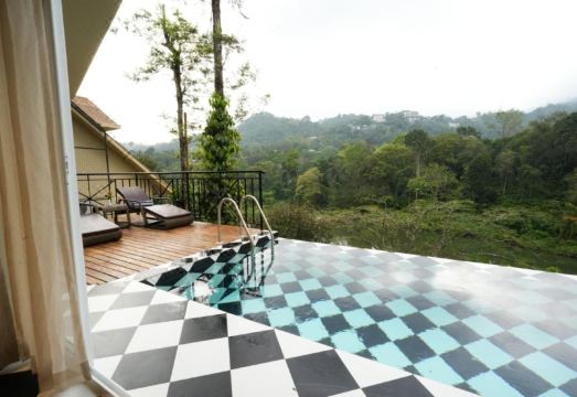 Blanket Riverside Resort and Spa Hotel Overview