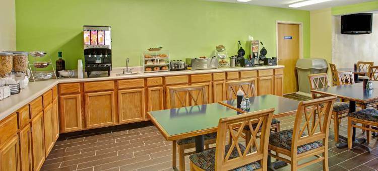 斯泰茨维尔温德姆麦客达套房酒店(Microtel Inn & Suites by Wyndham Statesville)图片