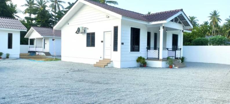 祖拉尼泳池小屋-近达奥尔海滩,巴卓克(Zulanie's The Pool Cottage near D'Aur Beach, Melawi, Bachok)图片