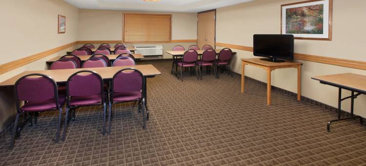 格兰迪中心美吟温德姆酒店(AmericInn by Wyndham Grundy Center)图片