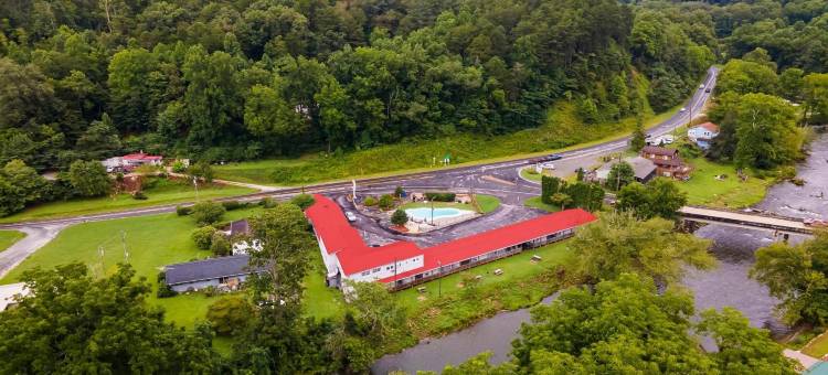 Oyo劳埃德河畔乡村旅馆(Lloyd's on the River Country Inn by OYO)图片