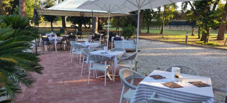 拉斐尔公园别墅酒店(Villa Raffaello Park Hotel)图片