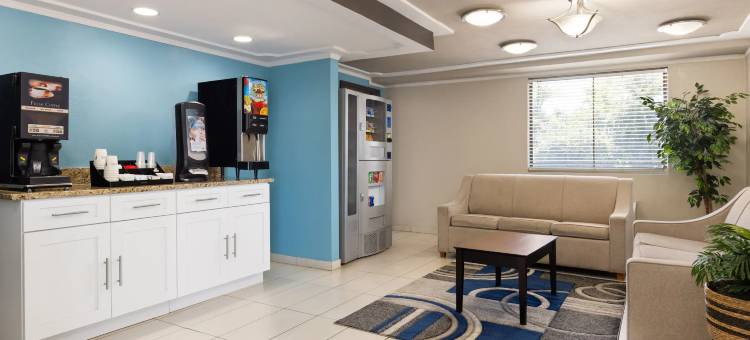 温德姆戴斯酒店及套房-印第安纳波利斯机场东(Days Inn & Suites by Wyndham Indianapolis Airport East)图片