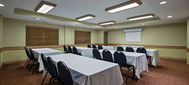 牛顿市美吟温德姆酒店(AmericInn by Wyndham Newton)图片