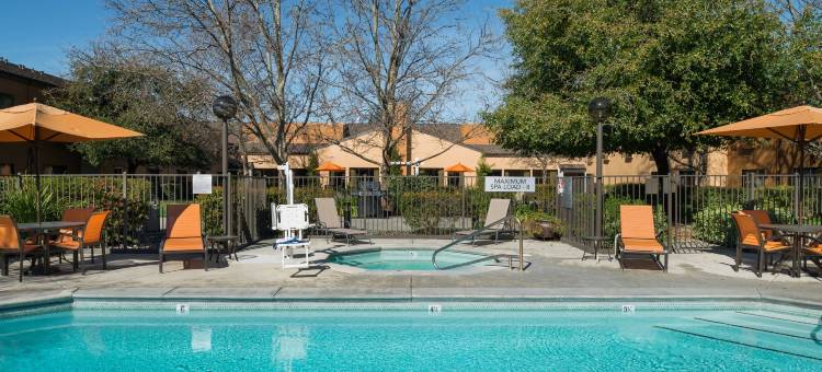 瓦卡维尔万怡酒店(Courtyard Vacaville)图片