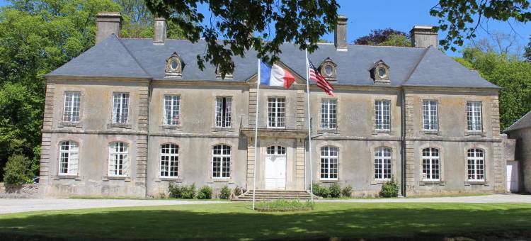 格朗瓦尔城堡(Château de Grandval - Sainte Mere Eglise)图片