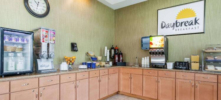 温莎洛克斯 戴斯酒店-布拉德利国际机场(Days Inn by Wyndham Windsor Locks / Bradley Intl Airport)图片