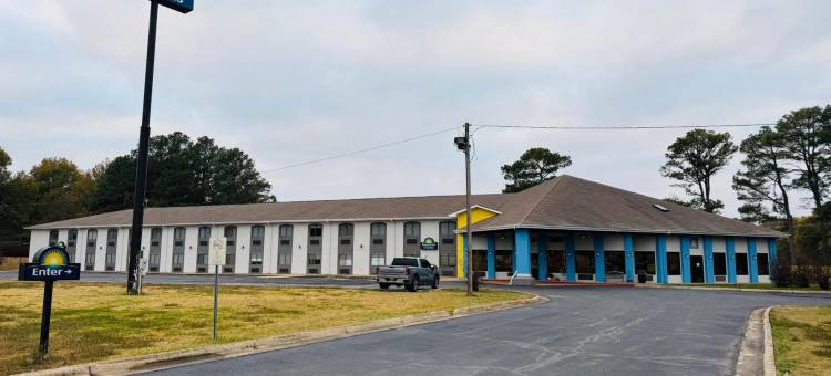 布琳克利戴斯套房酒店(Days Inn & Suites by Wyndham Brinkley)图片