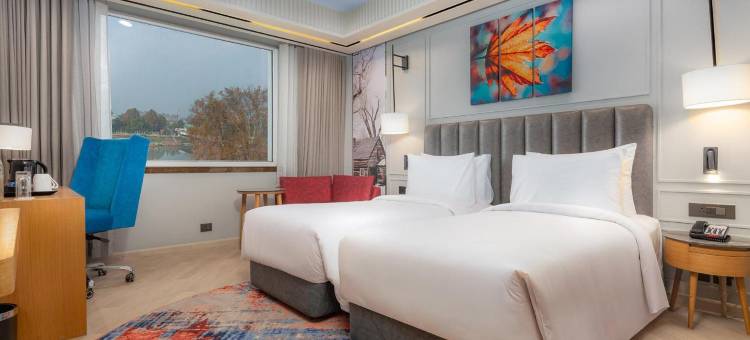 温德姆华美达安可拉杰巴格斯里纳格酒店(Ramada Encore by Wyndham Rajbagh Srinagar)图片