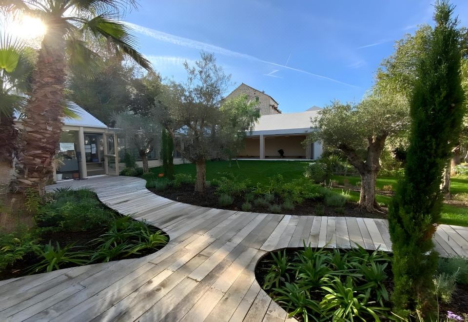 Divota Apartment HotelOver view