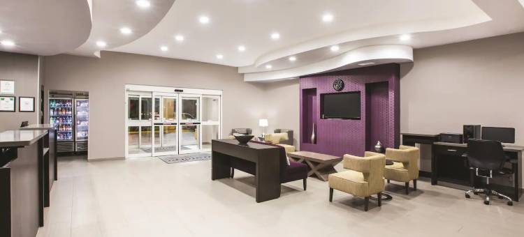巴吞鲁日德纳姆斯普林斯拉昆塔温德姆套房酒店(La Quinta Inn & Suites by Wyndham Baton Rouge Denham Springs)图片