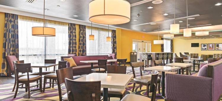 卢灵拉昆塔温德姆套房酒店(La Quinta Inn & Suites by Wyndham Luling)图片