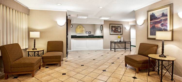 底特律坎顿拉昆塔温德姆酒店(La Quinta Inn by Wyndham Detroit Canton)图片