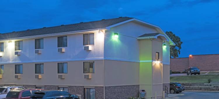 奥马哈东北速8酒店(Super 8 by Wyndham Omaha NE)图片