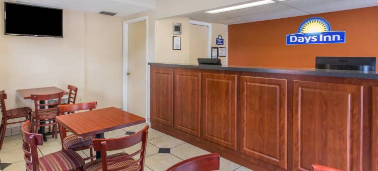 布雷登顿I-75温德姆戴斯酒店(Days Inn by Wyndham Bradenton I-75)图片