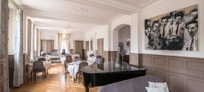 蒙塔贝特木屋酒店(Château de Montabert)图片