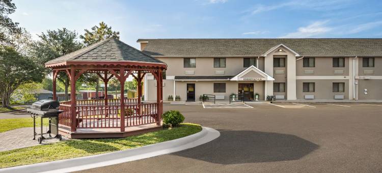 赫恩温德姆呗盟酒店(Baymont by Wyndham Hearne)图片