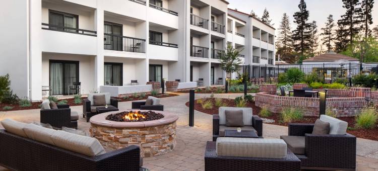 圣何塞库比蒂诺万怡酒店(Courtyard San Jose Cupertino)图片