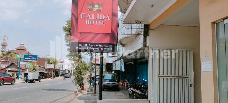 卡利达米特拉红门酒店-靠近沃诺萨里阿伦阿伦(Calida Hotel Mitra RedDoorz Near Alun Alun Wonosari)图片