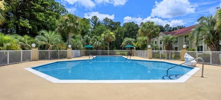 沃尔特伯勒I-95舒适套房酒店(Comfort Inn & Suites Walterboro I-95)图片