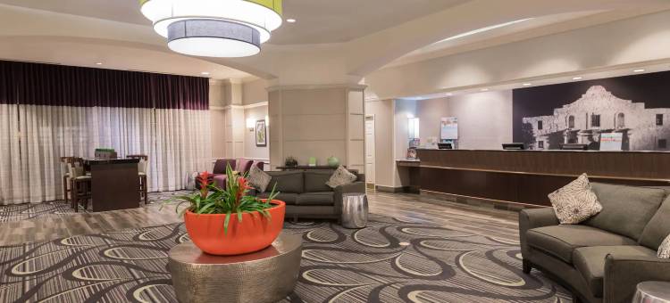 圣安东尼奥河滨步道拉昆塔温德姆套房酒店(La Quinta Inn & Suites by Wyndham San Antonio Riverwalk)图片