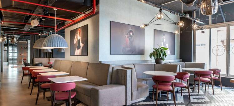 布鲁塞尔丽芮酒店(Radisson Red Hotel, Brussels)图片