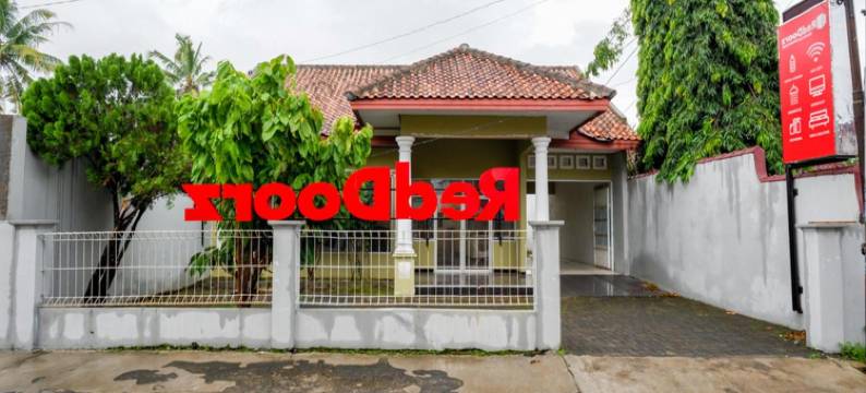 红多兹酒店@芝拉加惹兰巴厘(RedDoorz @ Jalan Bali Cilacap)图片