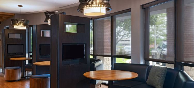 奥马哈阿克萨本村万怡酒店(Courtyard Omaha Aksarben Village)图片