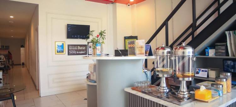 Front One Budget Hotel Tirtonadi Solo图片