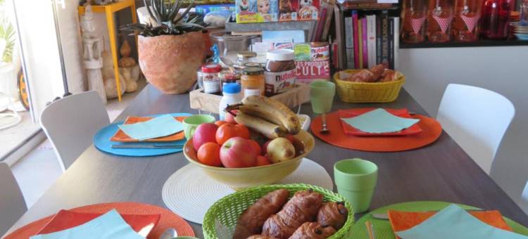 冒险距离家庭旅馆(Escapades Lointaines)图片