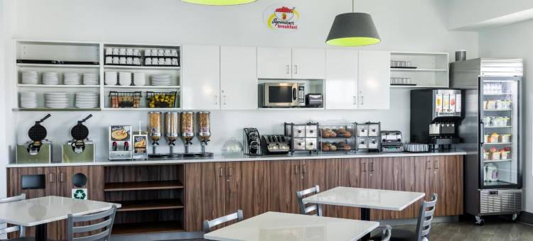 温尼伯西速8酒店(Super 8 by Wyndham Winnipeg West)图片