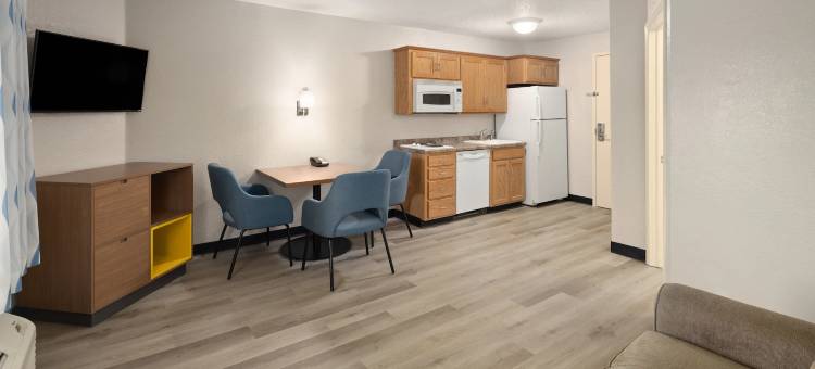 格林贝戴斯套房酒店(Days Inn & Suites by Wyndham Green Bay WI.)图片