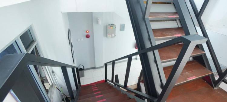 Front One Budget Hotel Tirtonadi Solo图片