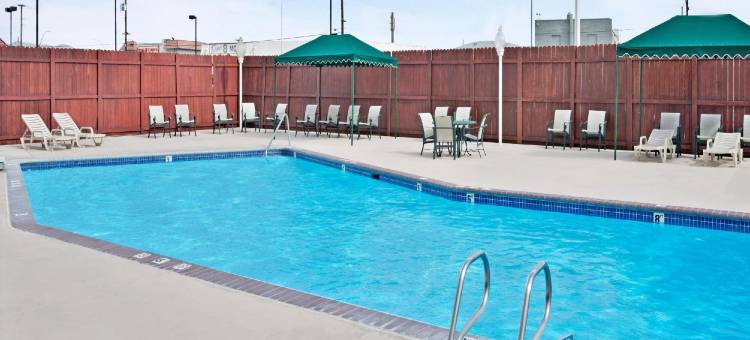 里诺华美达酒店及(Ramada by Wyndham Reno Hotel & Casino)图片