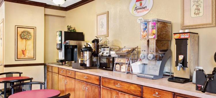 罗利市中心南速8酒店(Super 8 by Wyndham Raleigh Downtown)图片