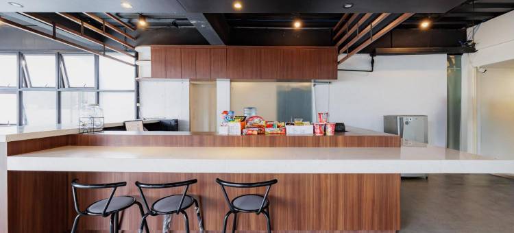 万隆市Chanara Stay PVJ 红多兹酒店(RedDoorz at Chanara Stay PVJ Bandung)图片