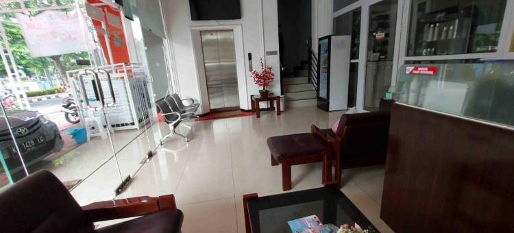 龙市酒店 - 近三邦利马三宝垄 - 美特拉酒店(Rons City Hotel Near Simpang Lima Semarang Mitra RedDoorz)图片