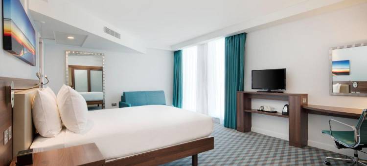 伦敦斯坦斯特德机场希尔顿欢朋酒店(Hampton by Hilton London Stansted Airport)图片