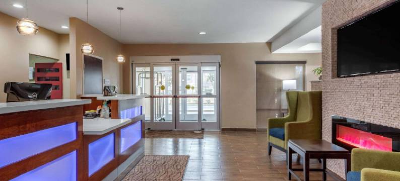 蒙哥马利东卡迈克尔路舒适套房酒店(Comfort Inn & Suites Montgomery East Carmichael Rd)图片