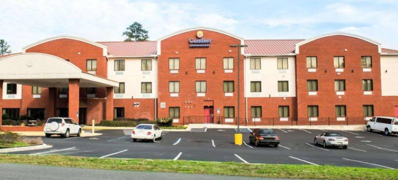 米德威-西塔拉哈西舒适套房酒店(Comfort Inn & Suites Midway - Tallahassee West)图片